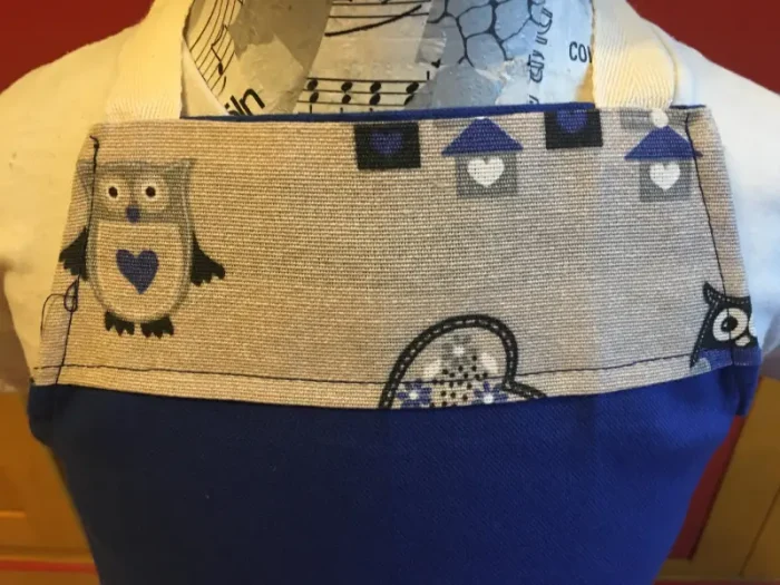 Tablier 4 ans CHOUETTES bleu roi 3 atelier-béarnais