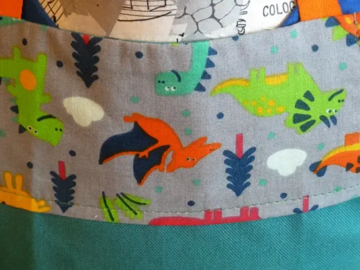 Tablier 6 ans DINOSAURES vert menthe 3 atelier-béarnais