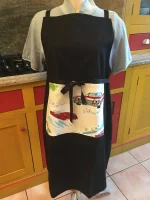 Tablier avec poche imprimee VOITURES AMERICAINES A ROME noir 4 atelier-bear