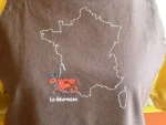 Tablier brodé 1 VACHE BEARNAISE EN FRANCE marron 2 atelie- béarnais