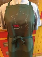 Tablier brodé 1 VACHE BEARNAISE EN FRANCE vert sapin 3 atelier-bearnais