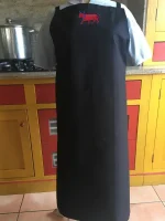 Tablier brodé 1 VACHE BEARNAISE noir 1 atelier-bearnais.fr