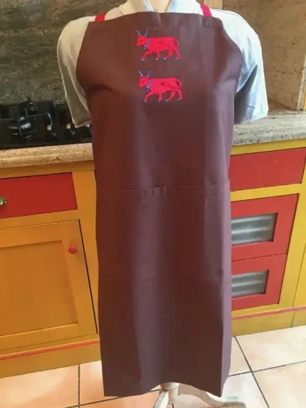 Tablier brodé 2 VACHES BEARNAISES marron 1 atelier-bearnais