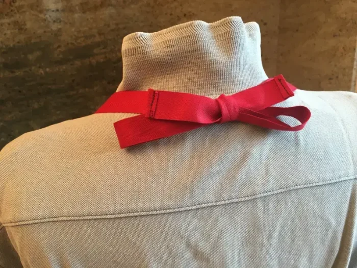 Tablier brodé 2 VACHES BEARNAISES marron 4 atelier-béarnais