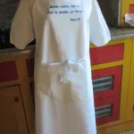 Tablier brodé HENRI IV blanc cassé 1 atelier bearnais