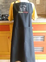 Tablier brodé d_1 BREBIS ET DE SON AGNEAU EN VALLEE D_ASPE noir 1 atelier-bearnais