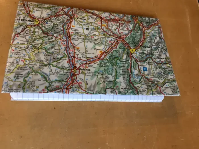 Carnet de notes recouvert de la carte routière GRENOBLE grand format 4 atelier-béarnais