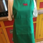 Tablier 12 ans brodé d_ 1 VACHE BEARNAISE vert clair 1 atelier-bearnais