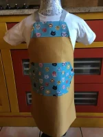 Tablier 4 ans CHATS moutarde 1 atelier-béarnais