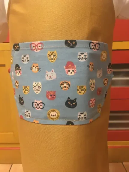 Tablier 4 ans CHATS moutarde 2 atelier-béarnais