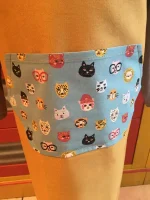 Tablier 8 ans CHATS moutarde 2 atelier-béarnaisJPG