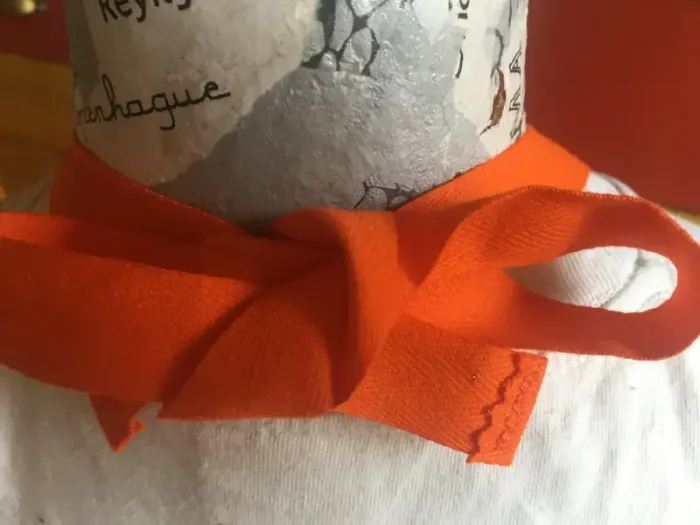 Tablier 8 ans CHATS moutarde 4 atelier-béarnais