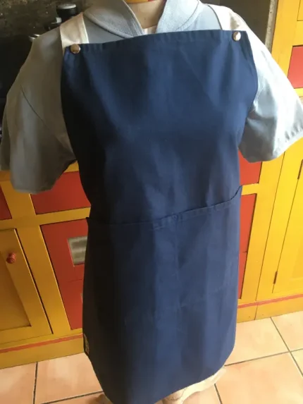 Tablier béarnais à bretelles LE TABB court bleu marine 1 atelier-bearnais