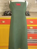 Tablier brodé 1 VACHE BEARNAISE vert sapin 1 atelier-bearnais-