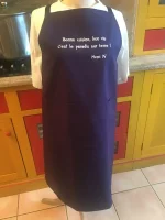 Tablier brodé HENRI IV bleu marine 1 atelier-béarnais