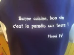 Tablier brodé HENRI IV bleu marine 2 atelier-béarnais