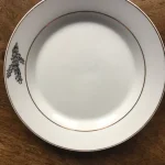 ASSIETTE-DEVINETTE à dessert EPICEA blanche 1 atelier-bearnais