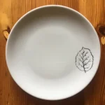 ASSIETTE-DEVINETTE à dessert NOISETIER blanche 1 atelier-bearnais