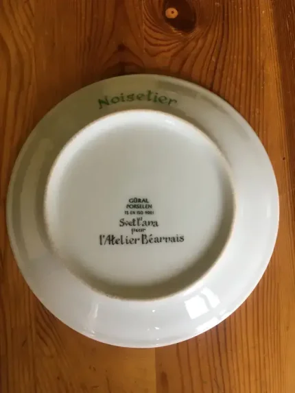 ASSIETTE-DEVINETTE à dessert NOISETIER blanche 2 atelier-bearnais