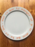 ASSIETTE-DEVINETTE plate BRILLAT-SAVARIN orange 1 atelier-bearnais