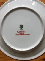 ASSIETTE-DEVINETTE plate COLUCHE rouge cerise 2 atelier-bearnais