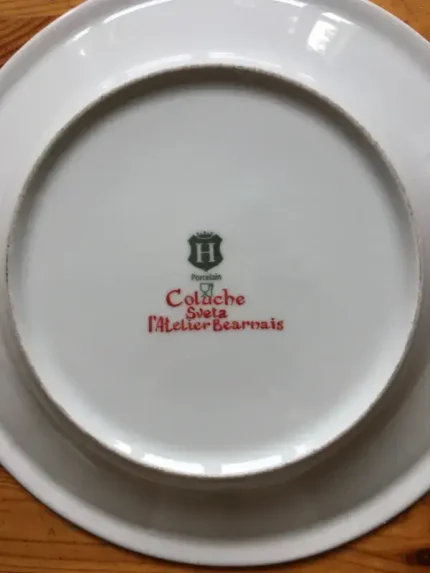 ASSIETTE-DEVINETTE plate COLUCHE rouge cerise 2 atelier-bearnais