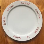 ASSIETTE-DEVINETTE plate PROVERBE FRANCAIS rouge tomette 1 atelier-bearnais