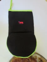 Gant de cuisine brodé d_1 VACHE BEARNAISE noir 1 atelier-bearnais