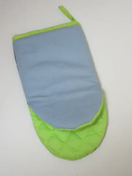 Gant de cuisine brodé d_1 VACHE BEARNAISE noir atelier-bearnais