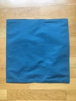 Porte-gâteaux en coton uni bleu canard brodé de 2 VACHES BEARNAISES 3 atelier-bearnais