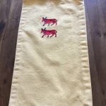 Sac à pain brodé de 2 VACHES BEARNAISES en coton jaune soleil 1 atelier-bearnais