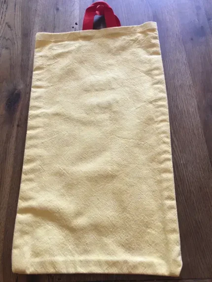 Sac à pain brodé de 2 VACHES BEARNAISES en coton jaune soleil 2 atelier-bearnais