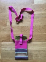 Etui lunettes et portable en TOILE BASQUE à bandoulière ouverte fuchsia 1 atelier-bearnais