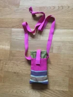 Etui lunettes et portable en TOILE BASQUE à bandoulière ouverte fuchsia 3 atelier-bearnais