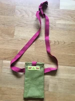 Etui lunettes et portable en TOILE BASQUE à bandoulière ouverte rouge 4 atelier-bearnais