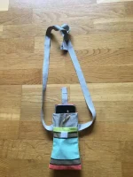 Etui lunettes et portable en toile enduite à bandoulière ouverte vert celadon 2 atelier-bearnais