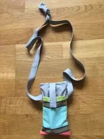 Etui lunettes et portable en toile enduite à bandoulière ouverte vert celadon 3 atelier-bearnais