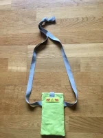 Etui lunettes et portable en toile enduite à bandoulière ouverte vert celadon 4 atelier-bearnais