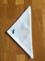 Serviette de table vintage en coton blanc brodé d_1 VACHE BÉARNAISE bleu turquoise 1 atelier-bearnais