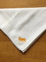 Serviette de table vintage en coton blanc brodé d_1 VACHE BÉARNAISE bouton d_or 2 atelier-bearnais