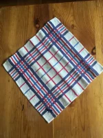 Serviette vintage pour l_apéritif brodée d_1 VACHE BEARNAISE bleu marine 1 atelier-bearnais