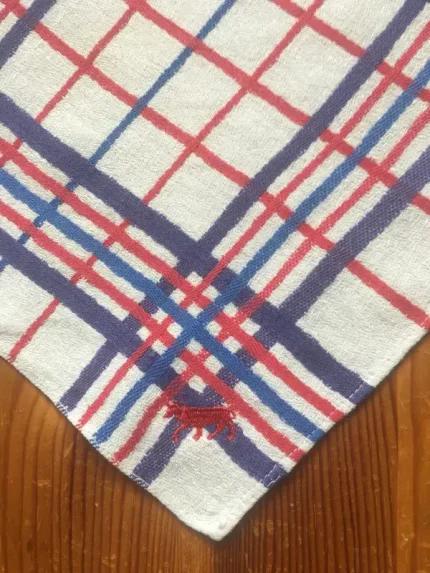 Serviette vintage pour l_apéritif brodée d_1 VACHE BEARNAISE rouge 2 atelier-bearnais