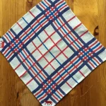 Serviette vintage pour l_apéritif brodée de 2 VACHES BEARNAISES rouges atelier-bearnais
