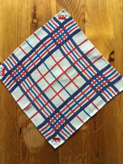 Serviette vintage pour l_apéritif brodée de 3 VACHES BEARNAISES rouges atelier-bearnais